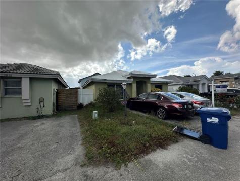 18476 NW 52nd Path Miami Gardens FL 33055