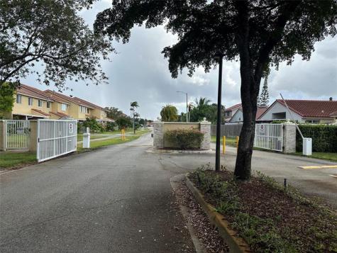 18476 NW 52nd Path Miami Gardens FL 33055