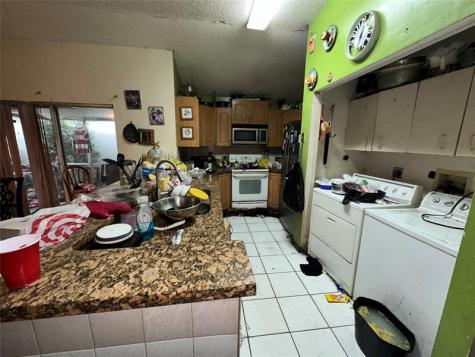 18476 NW 52nd Path Miami Gardens FL 33055