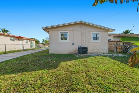 5649 SW 36th Court West Park FL 33023