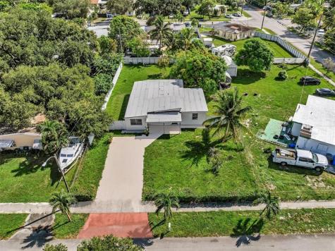 41 Miami Gardens Road West Park FL 33023