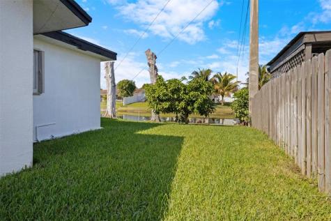 9231 N Cypress Circle Miramar FL 33025