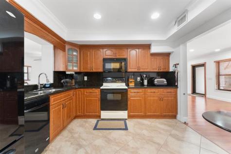 795 NE 165th Street Miami FL 33162
