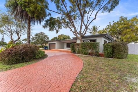 795 NE 165th Street Miami FL 33162