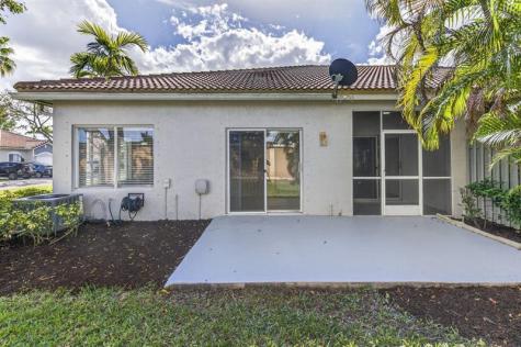 4243 SW 10th Court Deerfield Beach FL 33442