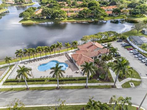 4243 SW 10th Court Deerfield Beach FL 33442