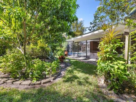 805 27TH Avenue Vero Beach FL 32960