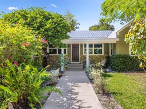 805 27TH Avenue Vero Beach FL 32960