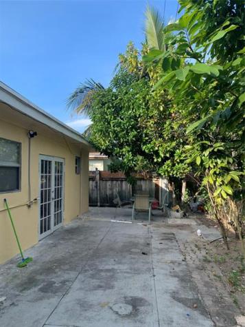 6231 SW 8th Street North Lauderdale FL 33068