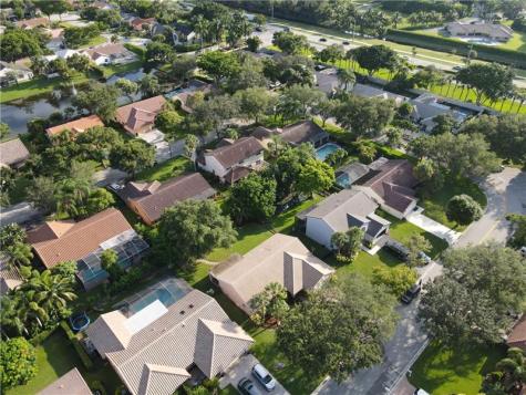 9226 NW 44th Court Coral Springs FL 33065
