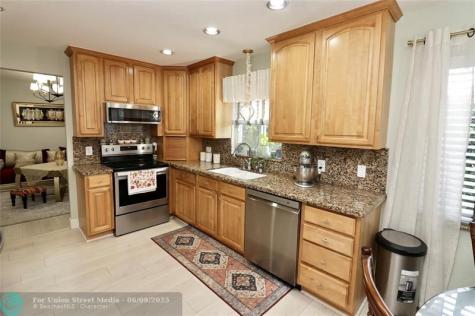 6307 Silk Oak Circle Tamarac FL 33319