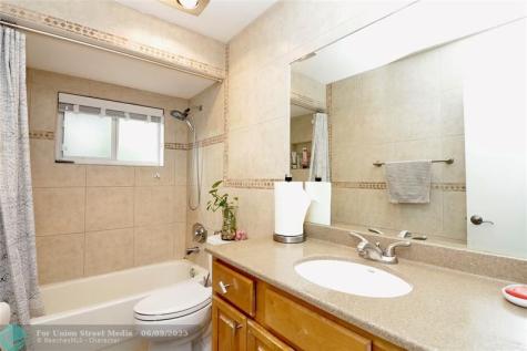 6307 Silk Oak Circle Tamarac FL 33319