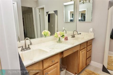 6307 Silk Oak Circle Tamarac FL 33319