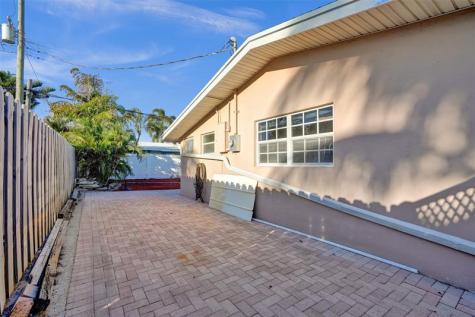 2585 SE 3rd Street Pompano Beach FL 33062