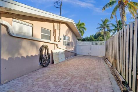 2585 SE 3rd Street Pompano Beach FL 33062