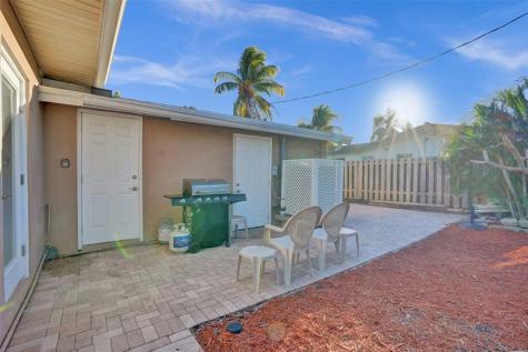 2585 SE 3rd Street Pompano Beach FL 33062