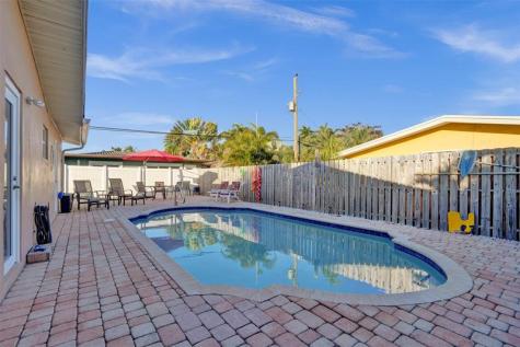 2585 SE 3rd Street Pompano Beach FL 33062