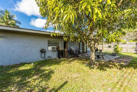 1610 SW 68th Terrace North Lauderdale FL 33068