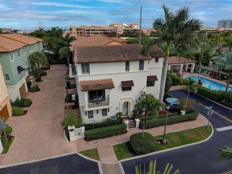 72 NW Chaucer Lane Boca Raton FL 33432