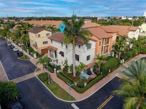 72 NW Chaucer Lane Boca Raton FL 33432