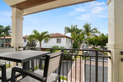 72 NW Chaucer Lane Boca Raton FL 33432