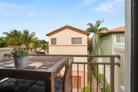 72 NW Chaucer Lane Boca Raton FL 33432