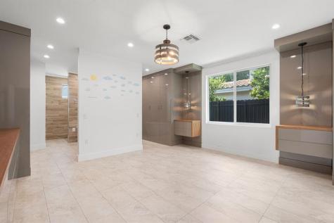 1498 NE 39th Street Oakland Park FL 33334