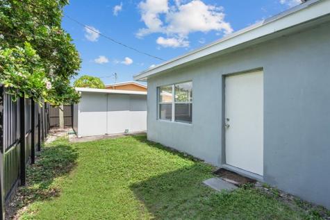 1498 NE 39th Street Oakland Park FL 33334