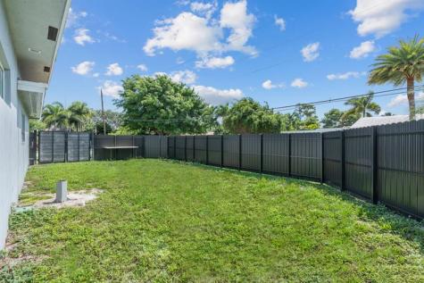 1498 NE 39th Street Oakland Park FL 33334