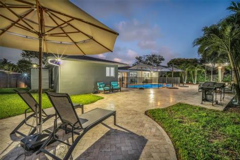 5330 SW 19th Street Plantation FL 33317