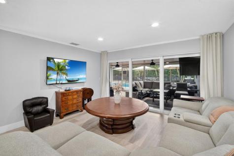 5330 SW 19th Street Plantation FL 33317