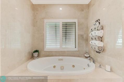 2140 NE 24th Street Wilton Manors FL 33305