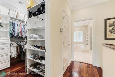 2140 NE 24th Street Wilton Manors FL 33305