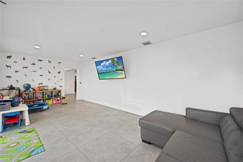 300 SW 65th Way Pembroke Pines FL 33023