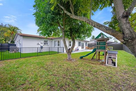 300 SW 65th Way Pembroke Pines FL 33023