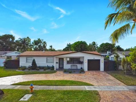 300 SW 65th Way Pembroke Pines FL 33023