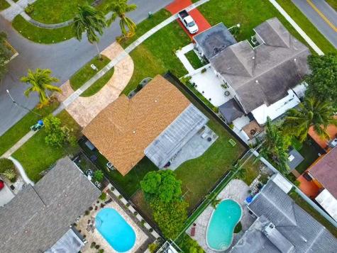 300 SW 65th Way Pembroke Pines FL 33023