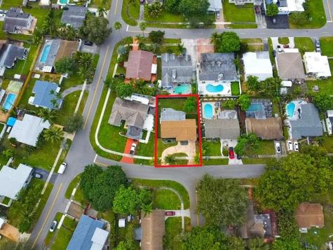300 SW 65th Way Pembroke Pines FL 33023
