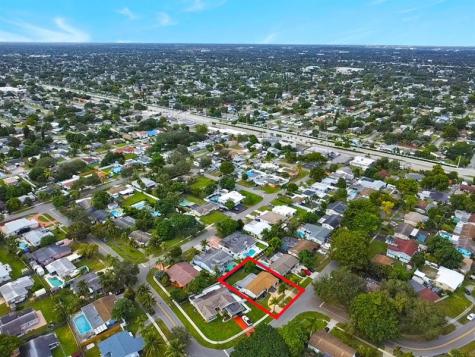 300 SW 65th Way Pembroke Pines FL 33023