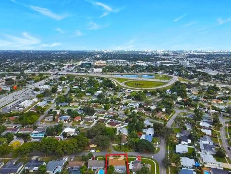 300 SW 65th Way Pembroke Pines FL 33023