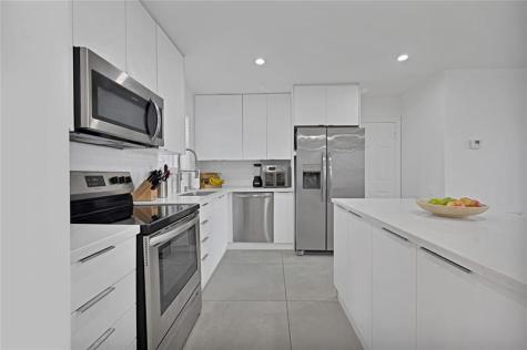 300 SW 65th Way Pembroke Pines FL 33023