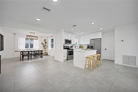 300 SW 65th Way Pembroke Pines FL 33023