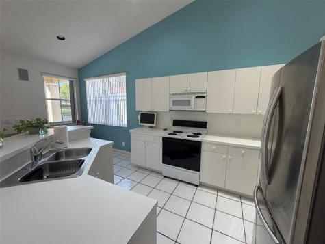853 Sand Creek Circle Weston FL 33327