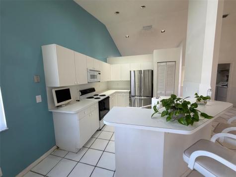853 Sand Creek Circle Weston FL 33327