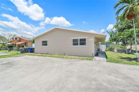 5829 Taylor Street Hollywood FL 33021