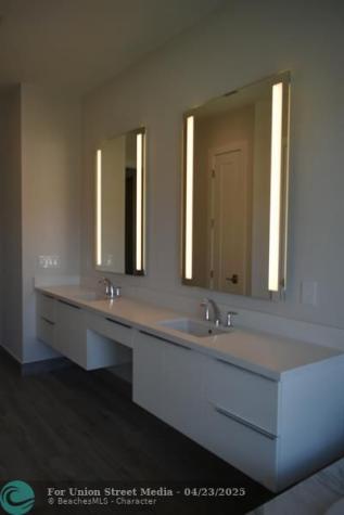 5704 Ashwood Circle Hollywood FL 33312