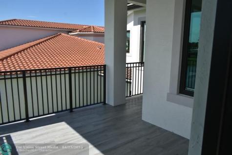 5704 Ashwood Circle Hollywood FL 33312