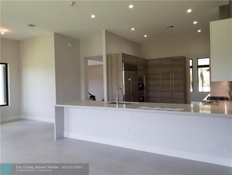 5704 Ashwood Circle Hollywood FL 33312