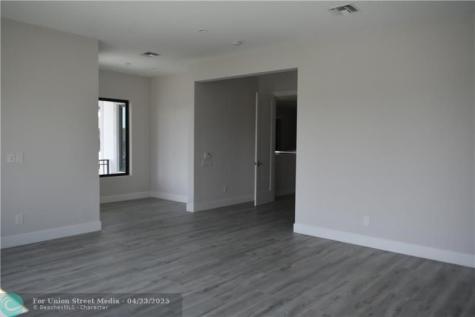 5704 Ashwood Circle Hollywood FL 33312