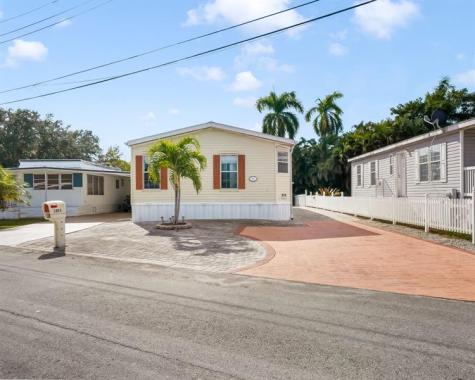 1911 SW 87th Terrace Davie FL 33324